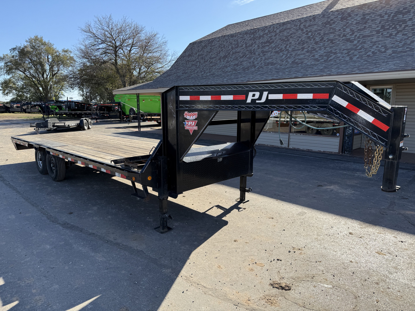 Used 2021 PJ 102"x24' GN Low-Pro Flatbed w/ Singles - LS