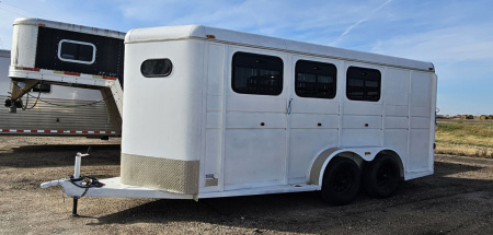 Used 2011 CM Trailers 6x16' 3-Horse Slant Horse Trailer