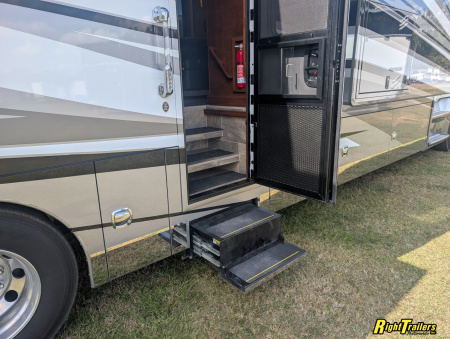 Used 2018 Renegade RV 45ft iKon Class C Motorhome - Deluxe Interior