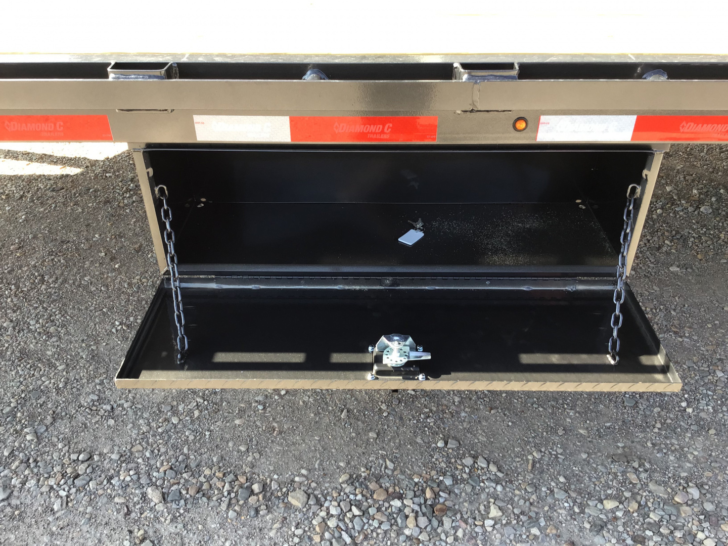 New 2026 Diamond C 102"x40' Engineered Beam FMAX212 w/ Hyd. Dovetail Pacesetter Edition