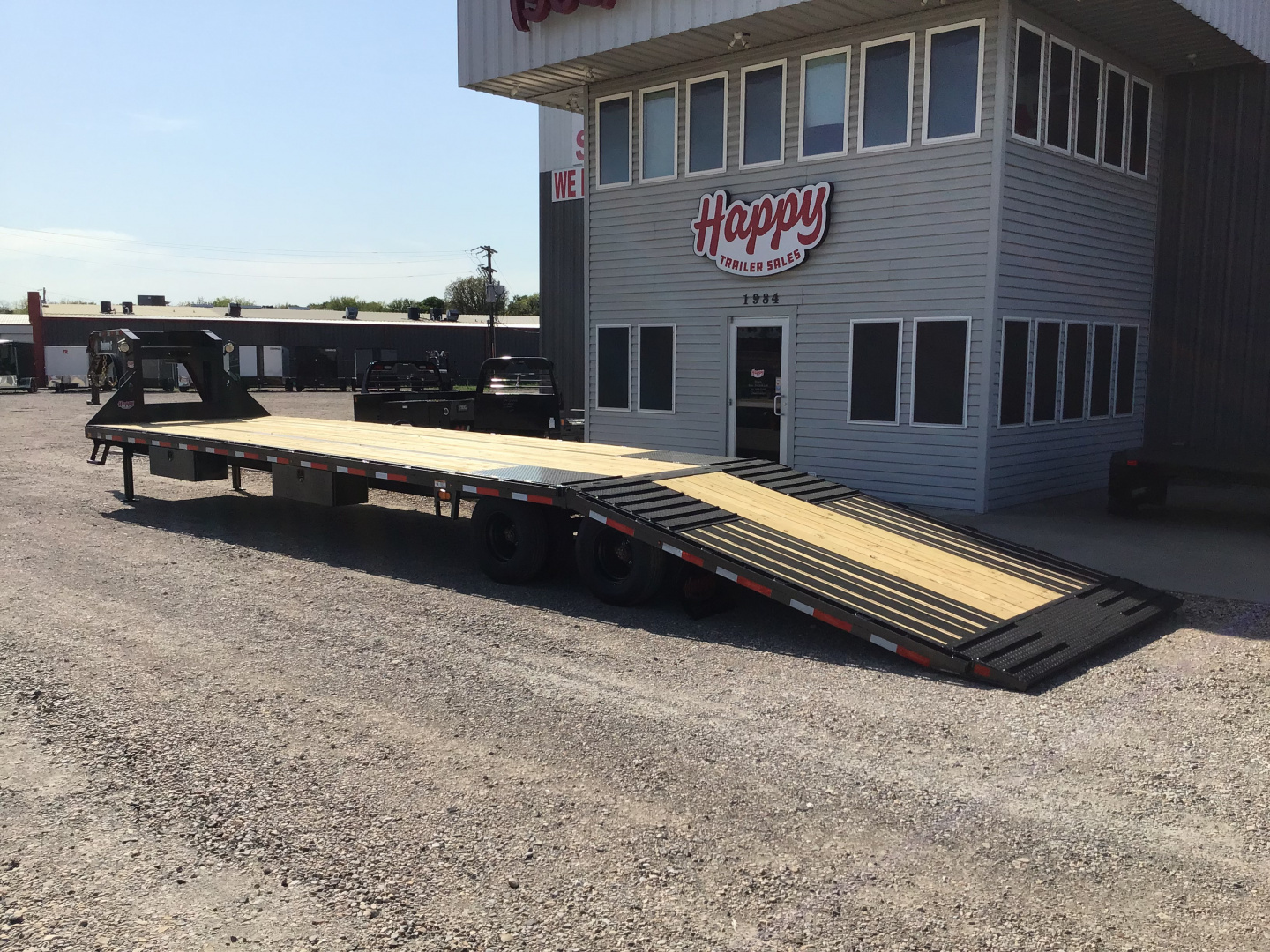 New 2026 Diamond C 102"x40' Engineered Beam FMAX212 w/ Hyd. Dovetail Pacesetter Edition