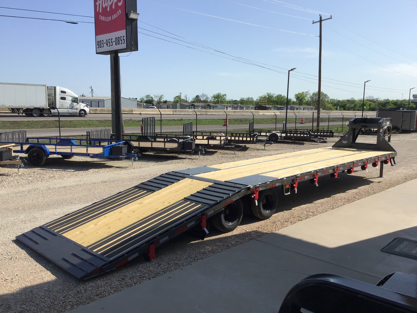 New 2026 Diamond C 102"x40' Engineered Beam FMAX212 w/ Hyd. Dovetail Pacesetter Edition