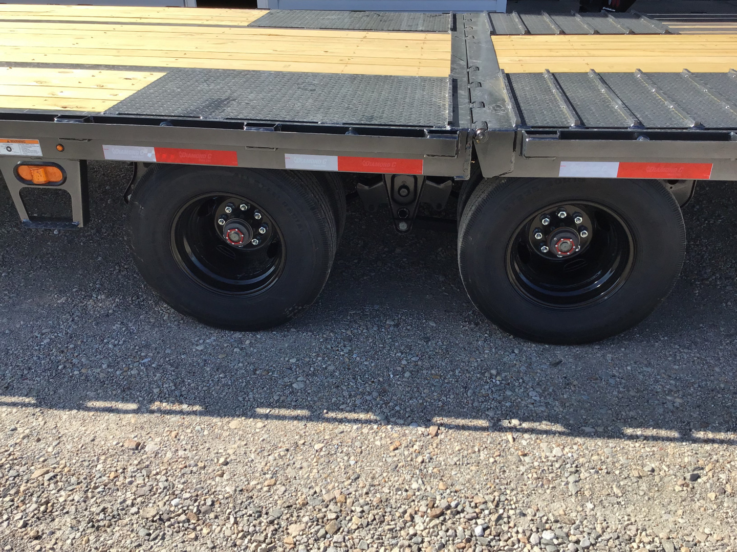 New 2026 Diamond C 102"x40' Engineered Beam FMAX212 w/ Hyd. Dovetail Pacesetter Edition