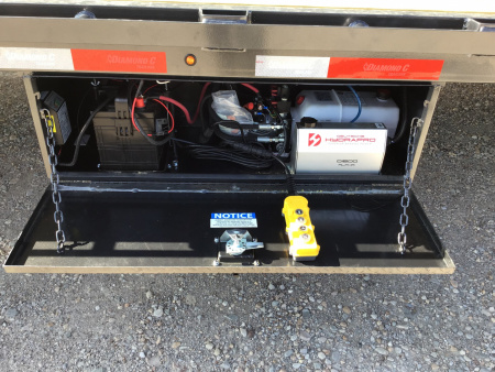 New 2026 Diamond C 102"x40' Engineered Beam FMAX212 w/ Hyd. Dovetail Pacesetter Edition