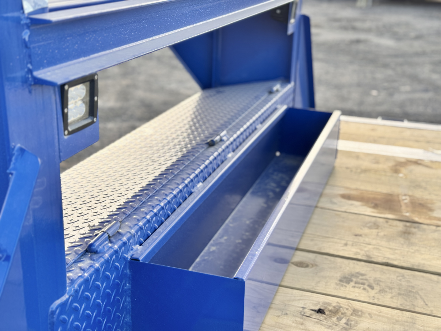 New 2026 Load Trail BLACK FRIDAY 8.5-30 Single Wheel Gooseneck Equipment Hauler 16K GVWR