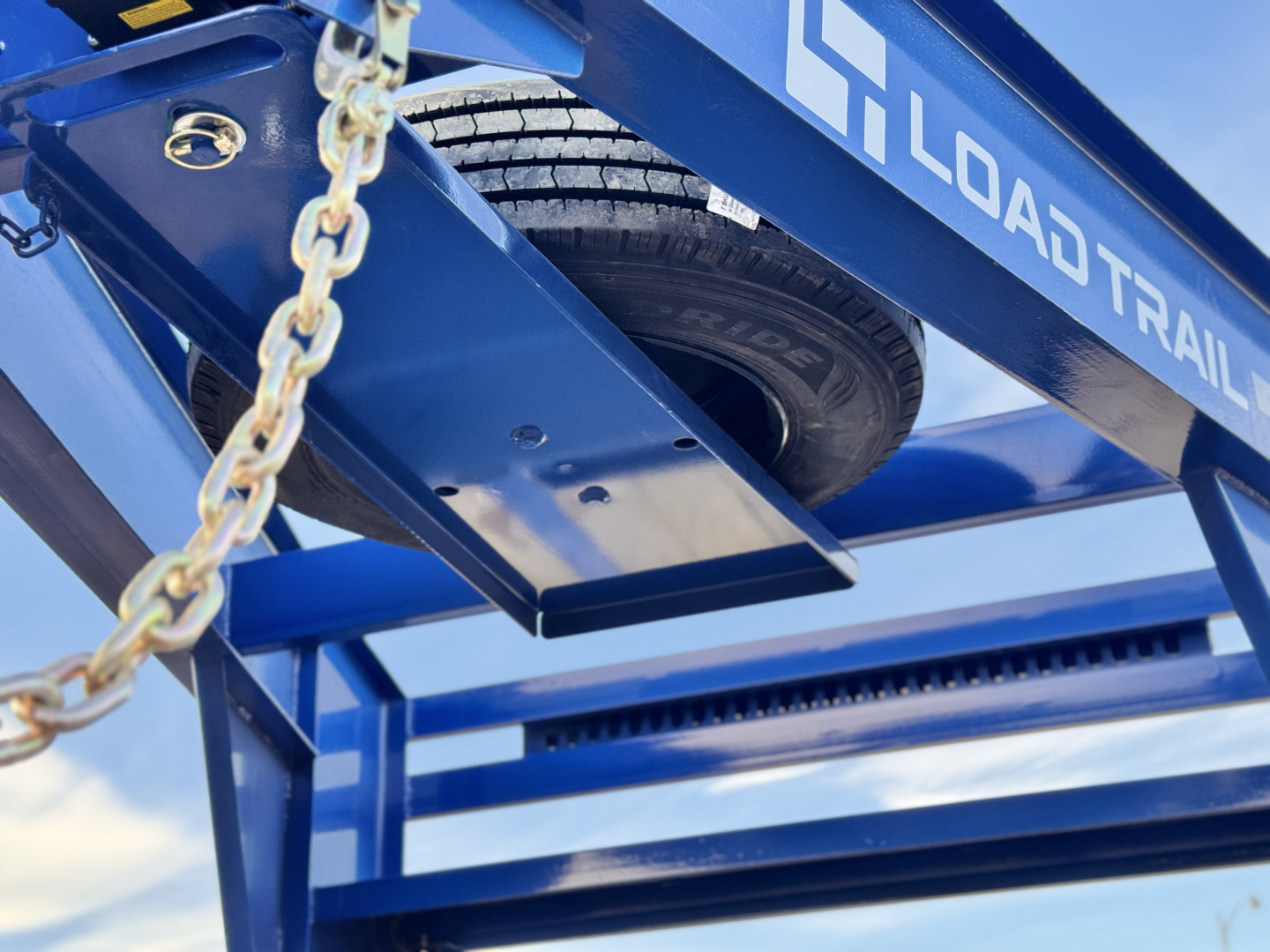 New 2026 Load Trail BLACK FRIDAY 8.5-30 Single Wheel Gooseneck Equipment Hauler 16K GVWR