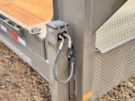 New 2026 Load Trail BLACK FRIDAY 7-24 Single Wheel Gooseneck Tilt Equipment Hauler 14K GVWR