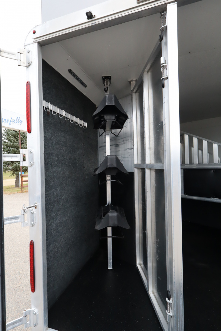 Used 2015 Merhow Trailers 3 Horse LQ W/Slide-out Horse Trailer