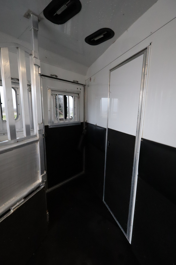 Used 2015 Merhow Trailers 3 Horse LQ W/Slide-out Horse Trailer