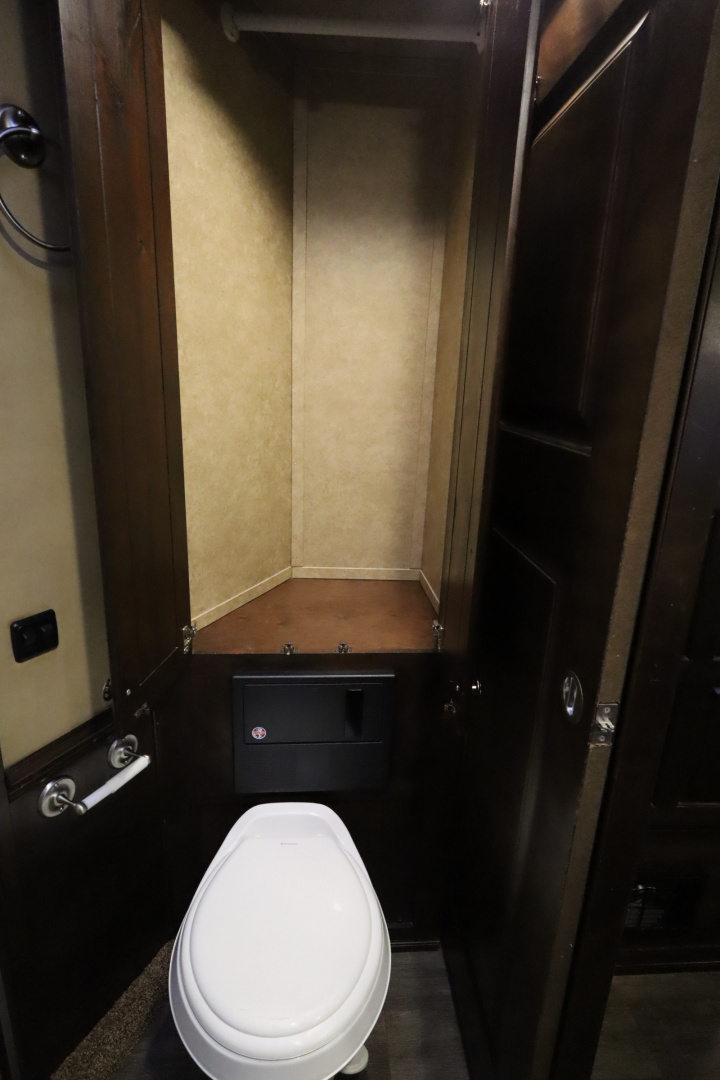 Used 2015 Merhow Trailers 3 Horse LQ W/Slide-out Horse Trailer