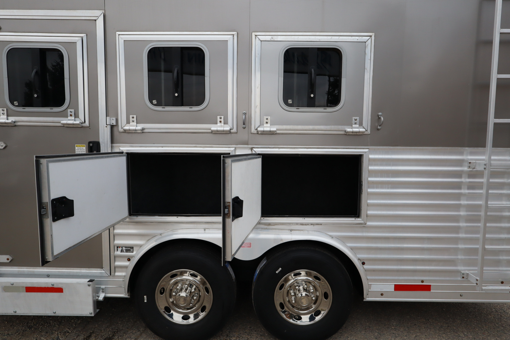 Used 2015 Merhow Trailers 3 Horse LQ W/Slide-out Horse Trailer