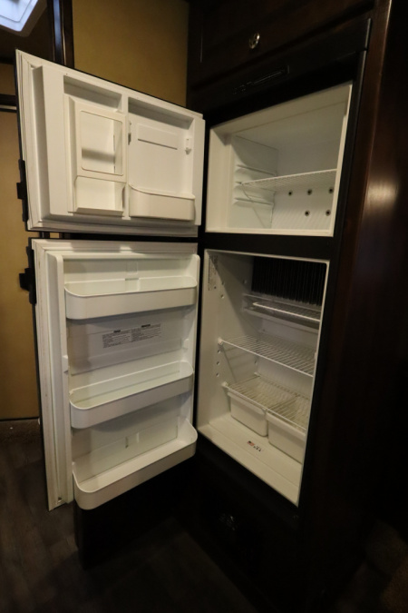 Used 2015 Merhow Trailers 3 Horse LQ W/Slide-out Horse Trailer