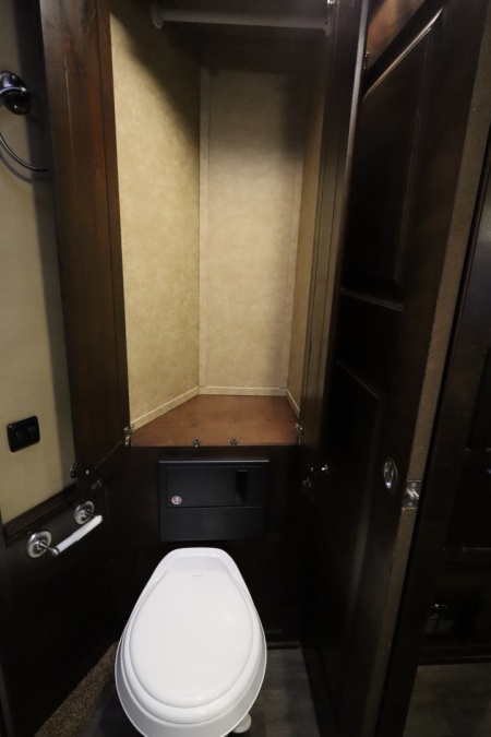 Used 2015 Merhow Trailers 3 Horse LQ W/Slide-out Horse Trailer