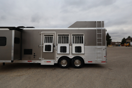Used 2015 Merhow Trailers 3 Horse LQ W/Slide-out Horse Trailer
