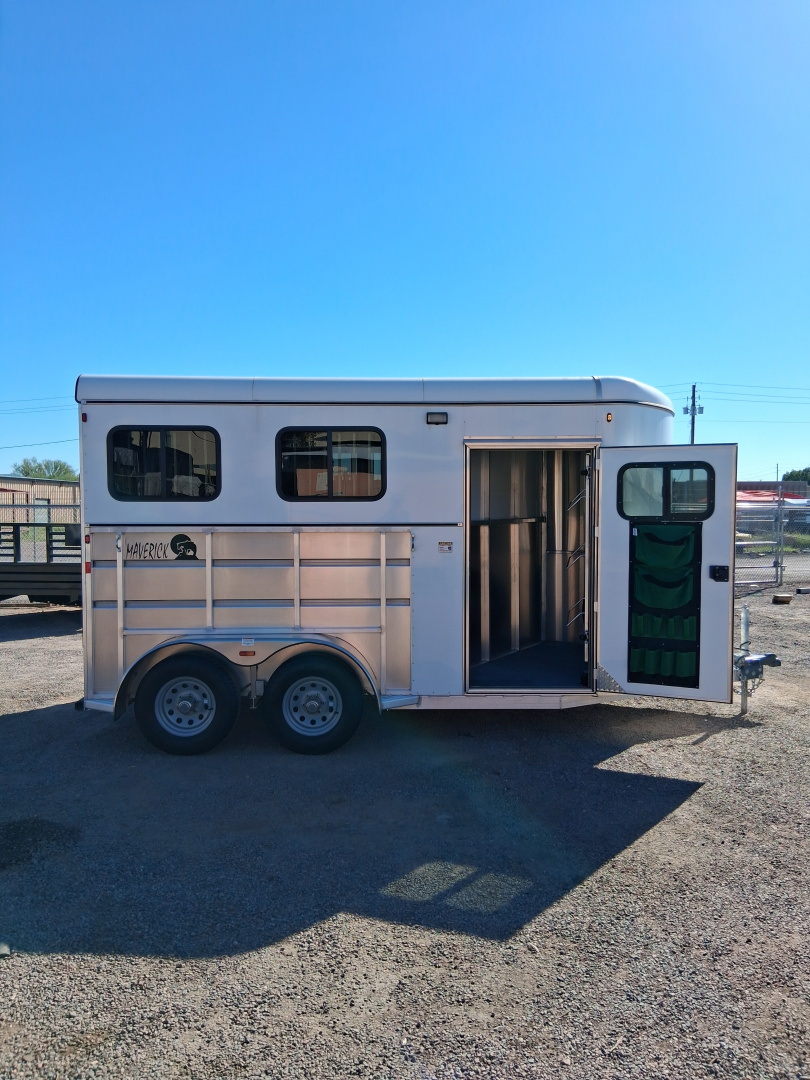 New 2024 MAVERICK TRAILERS MAV LITE DELUXE 2H BP WB SZ Horse Trailer