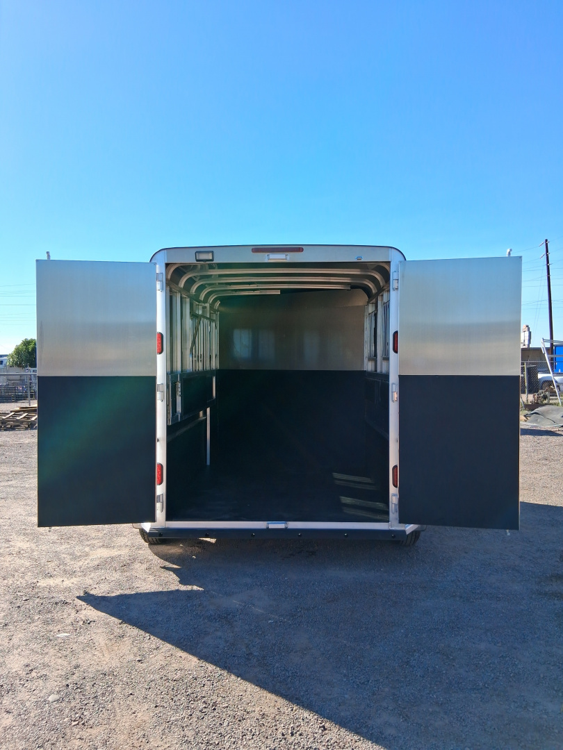 New 2024 MAVERICK TRAILERS MAV LITE DELUXE 2H BP WB SZ Horse Trailer