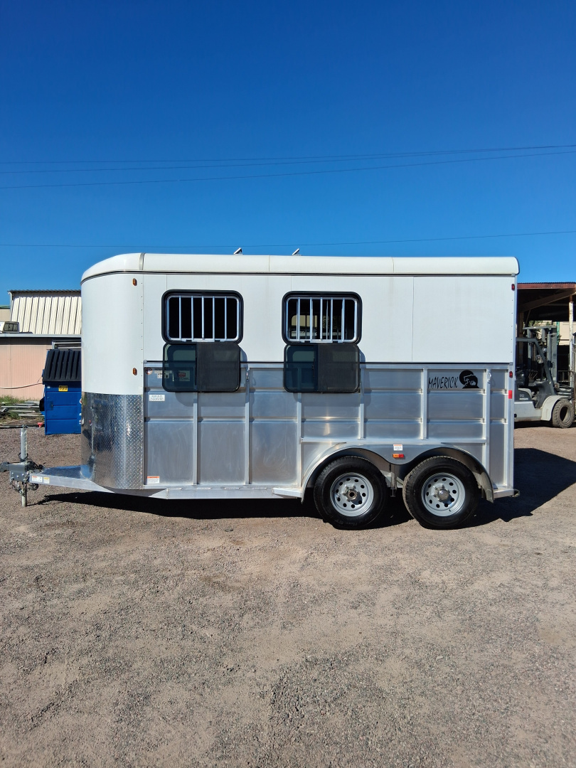 New 2024 MAVERICK TRAILERS MAV LITE DELUXE 2H BP WB SZ Horse Trailer