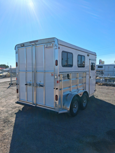 New 2024 MAVERICK TRAILERS MAV LITE DELUXE 2H BP WB SZ Horse Trailer