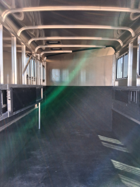 New 2024 MAVERICK TRAILERS MAV LITE DELUXE 2H BP WB SZ Horse Trailer