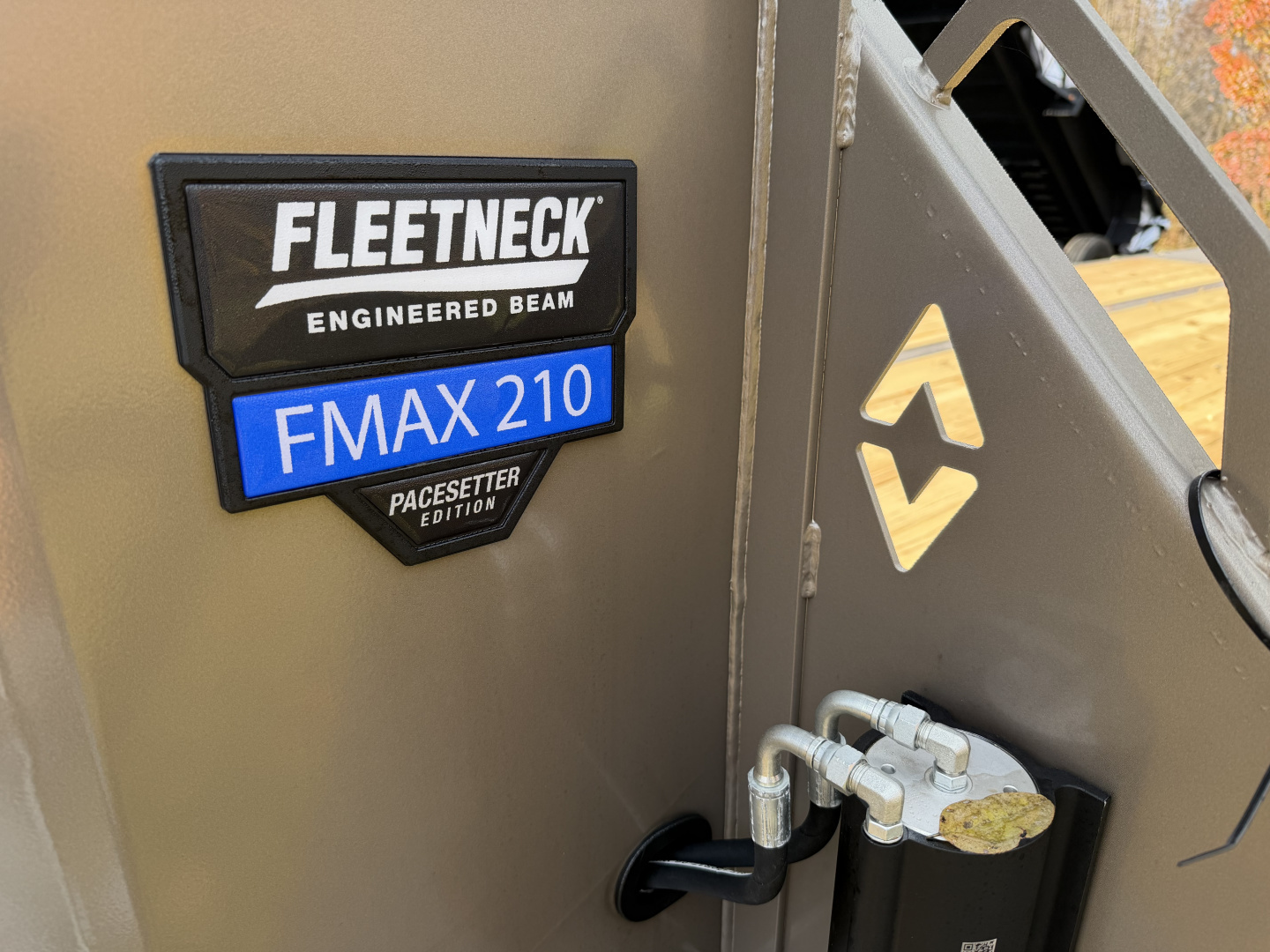 New 2026 Diamond C FMAX210 GOOSENECK TRAILER PACESETTER EDITION HYDRO DOVE & JACKS DISC BRAKES ALUMINUM OUTER RIMS