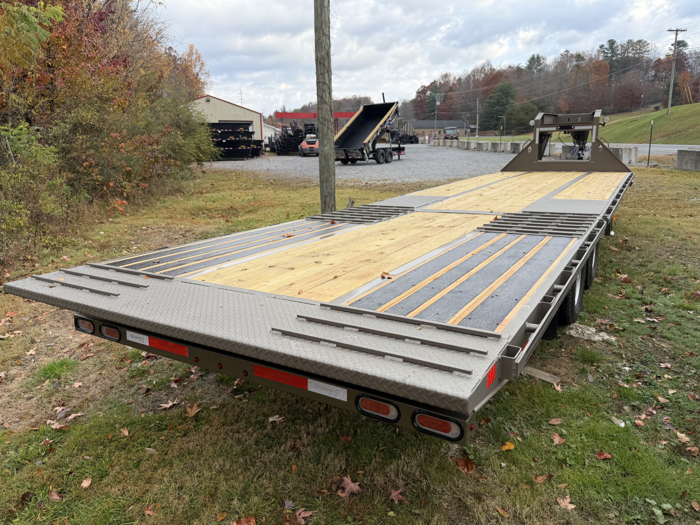 New 2026 Diamond C FMAX210 GOOSENECK TRAILER PACESETTER EDITION HYDRO DOVE & JACKS DISC BRAKES ALUMINUM OUTER RIMS