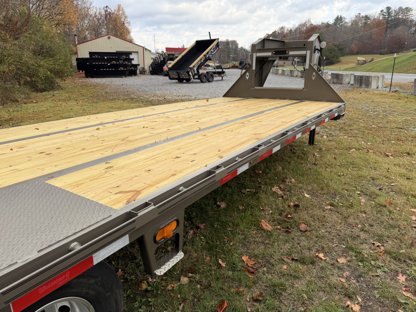 New 2026 Diamond C FMAX210 GOOSENECK TRAILER PACESETTER EDITION HYDRO DOVE & JACKS DISC BRAKES ALUMINUM OUTER RIMS