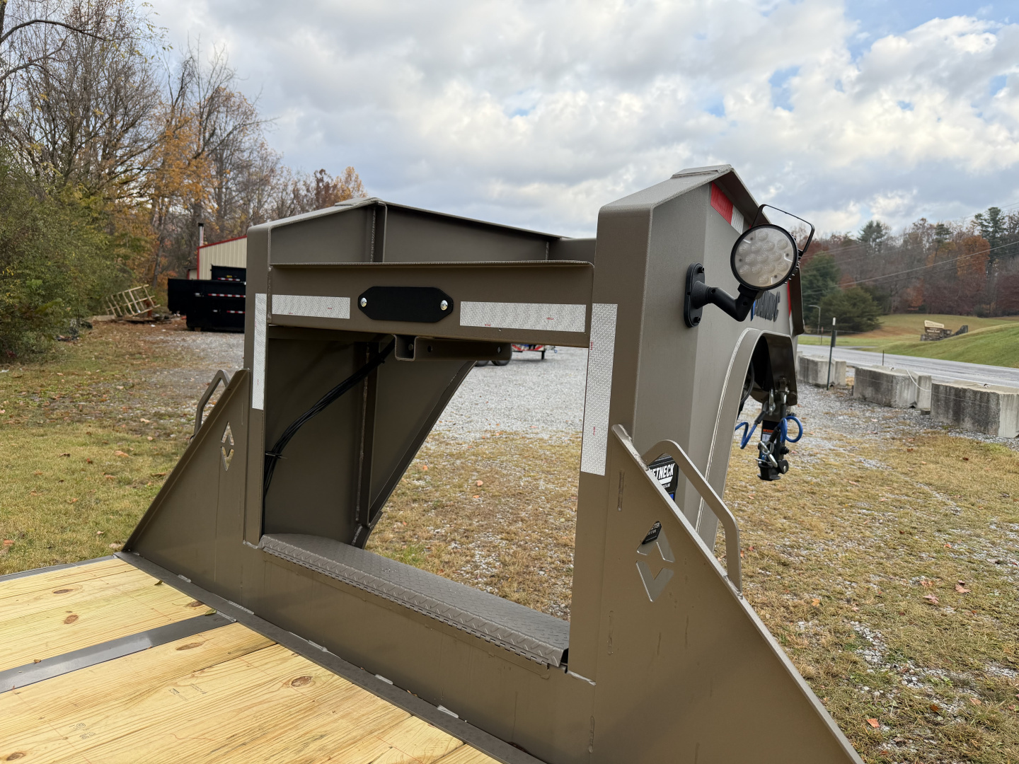 New 2026 Diamond C FMAX210 GOOSENECK TRAILER PACESETTER EDITION HYDRO DOVE & JACKS DISC BRAKES ALUMINUM OUTER RIMS