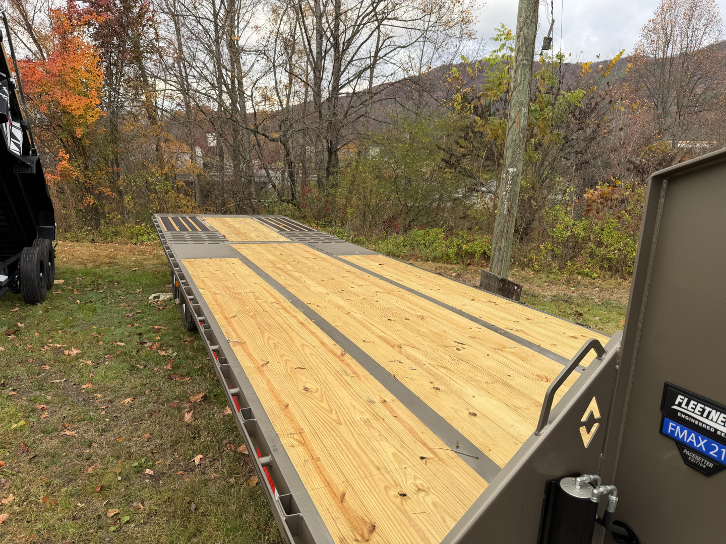 New 2026 Diamond C FMAX210 GOOSENECK TRAILER PACESETTER EDITION HYDRO DOVE & JACKS DISC BRAKES ALUMINUM OUTER RIMS