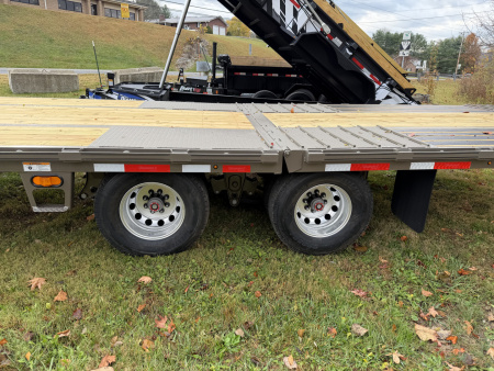 New 2026 Diamond C FMAX210 GOOSENECK TRAILER PACESETTER EDITION HYDRO DOVE & JACKS DISC BRAKES ALUMINUM OUTER RIMS