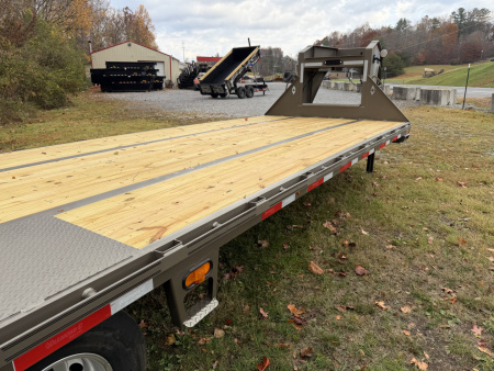 New 2026 Diamond C FMAX210 GOOSENECK TRAILER PACESETTER EDITION HYDRO DOVE & JACKS DISC BRAKES ALUMINUM OUTER RIMS