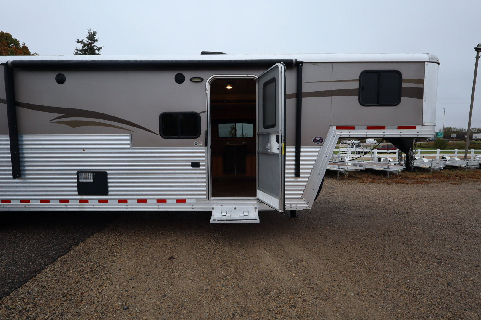 Used 2015 Bison Trailers 3 horse LQ Horse Trailer