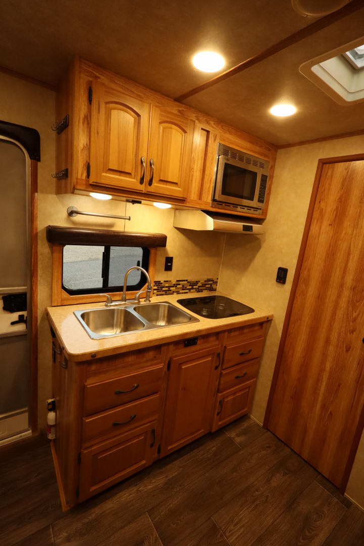 Used 2015 Bison Trailers 3 horse LQ Horse Trailer