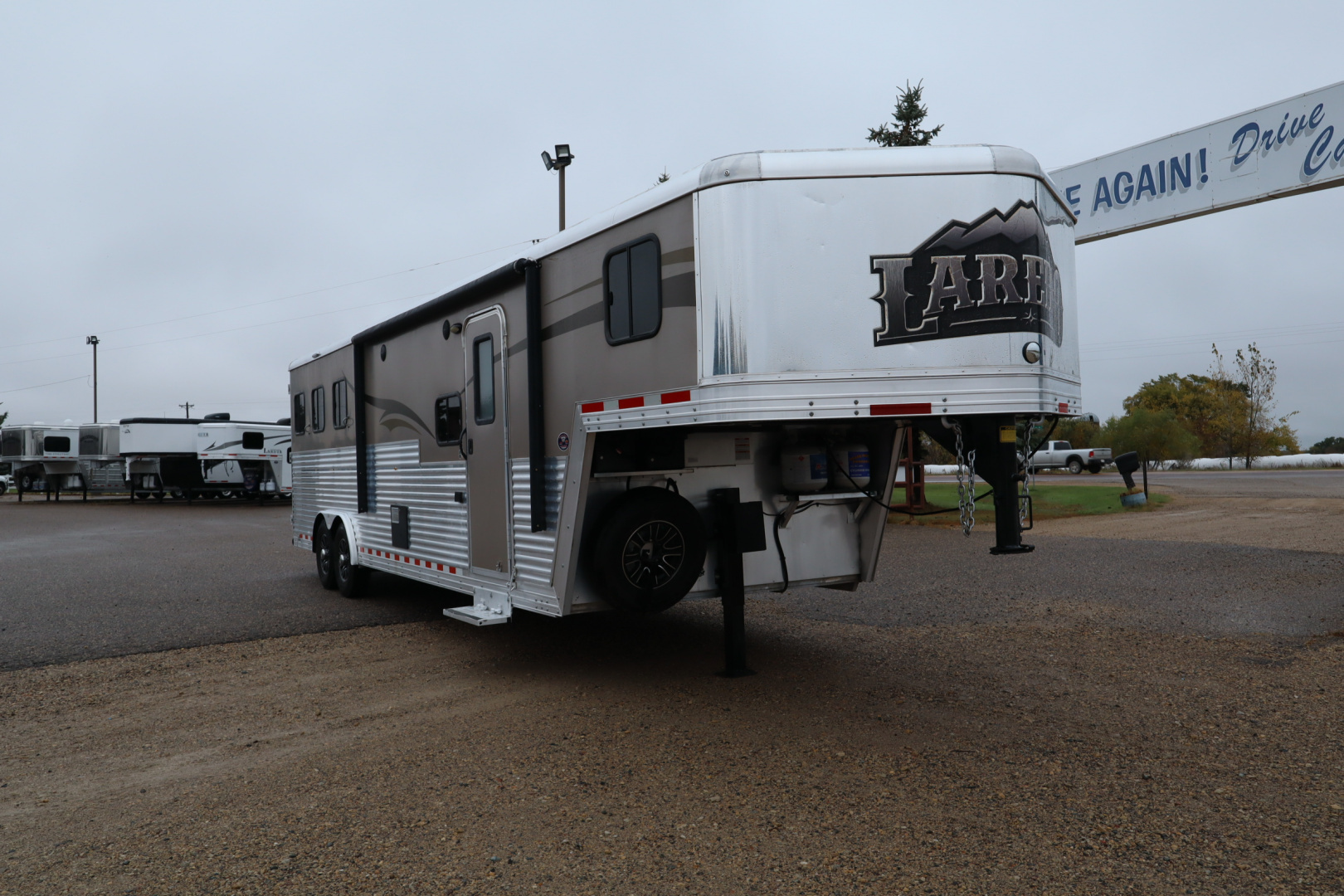 Used 2015 Bison Trailers 3 horse LQ Horse Trailer