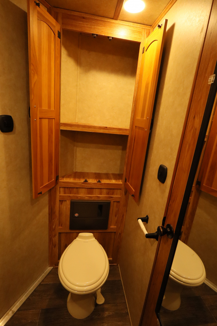 Used 2015 Bison Trailers 3 horse LQ Horse Trailer