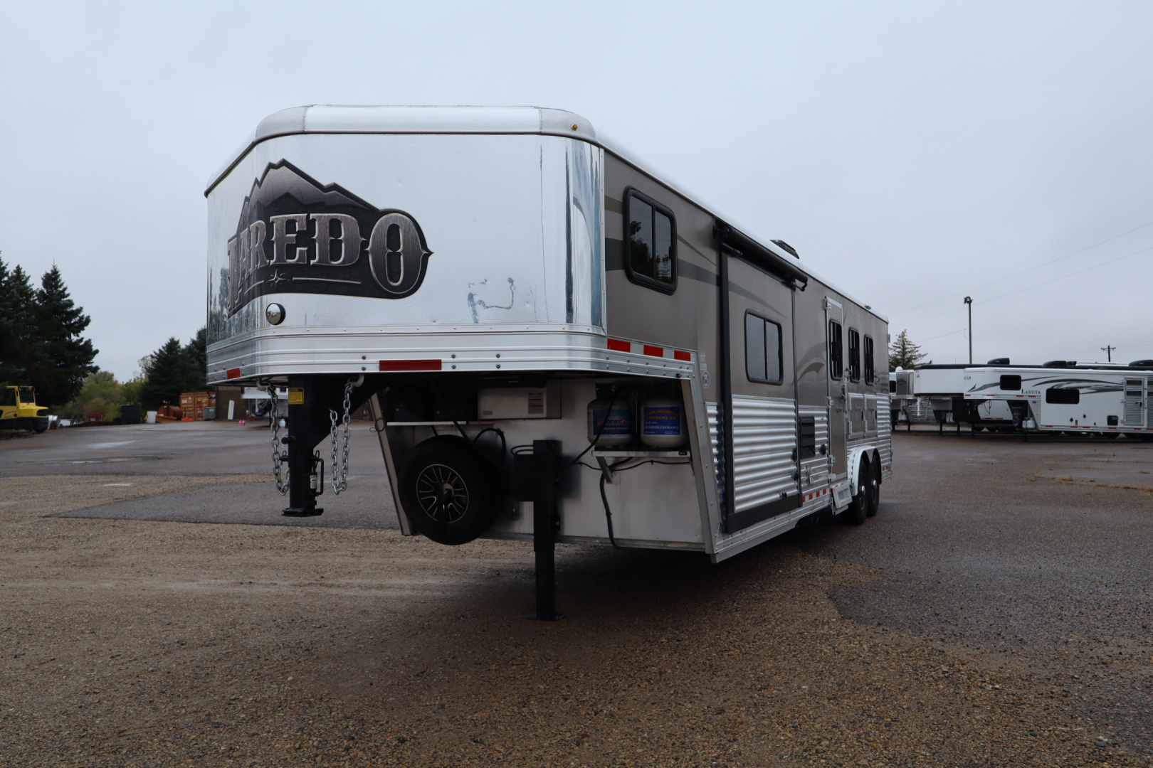 Used 2015 Bison Trailers 3 horse LQ Horse Trailer