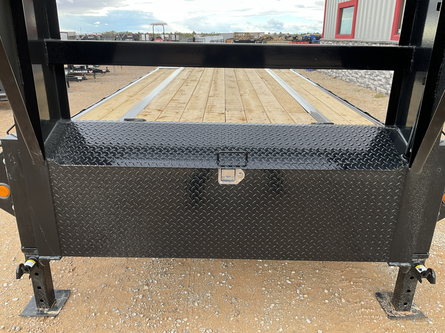 New 2026 PJ 102”x30’ Quest Gooseneck Flatbed w/ Singles – LQ