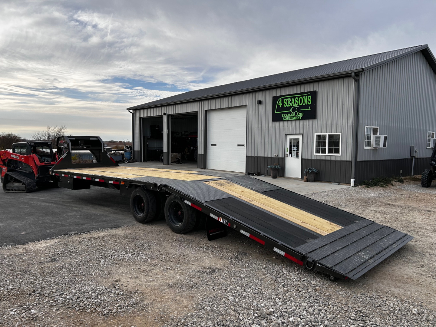 New SALE $$$ 2026 MAXXD YDB 102"X32' 12' HYDRAULIC DOVETAIL 25.9K GVWR HD Equipment Trailer