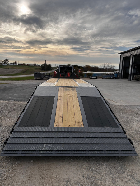 New SALE $$$ 2026 MAXXD YDB 102"X32' 12' HYDRAULIC DOVETAIL 25.9K GVWR HD Equipment Trailer