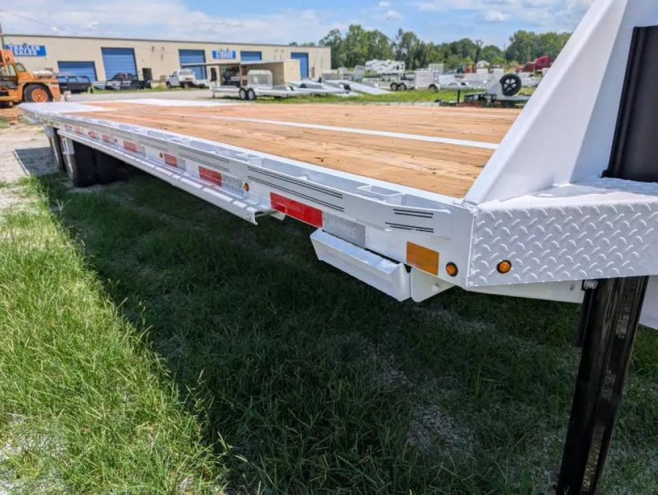 New 2025 Diamond C Trailers FMAX212HDT PACESETTER Deckover Trailer