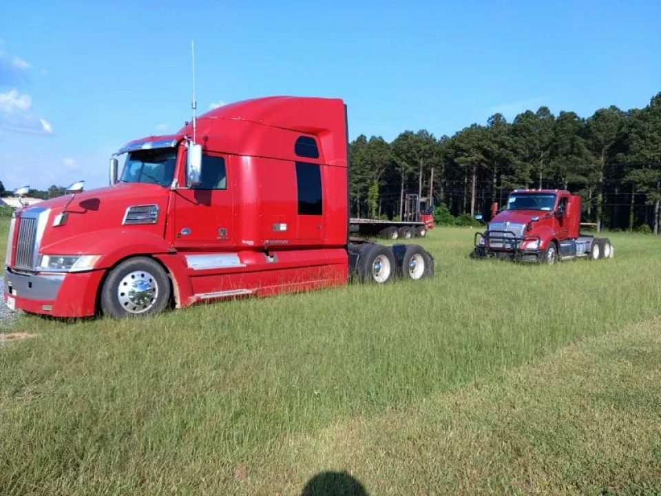 Used 2017 Western Star 5700 XEI Standard Semi-Truck