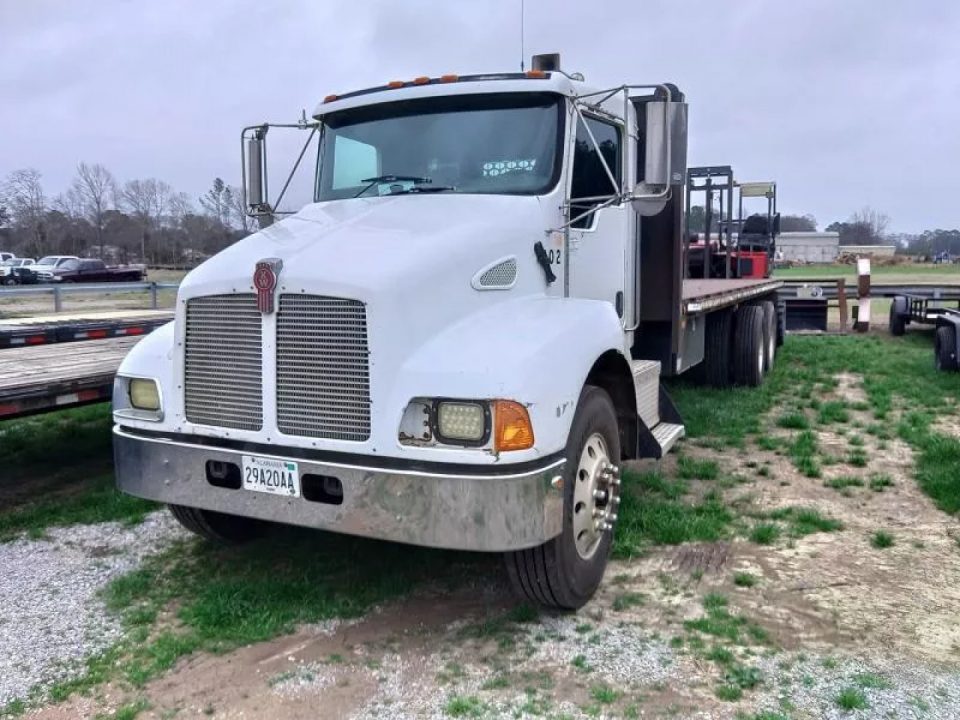 Used 2004 Kenworth T300 w/Moffett 5500 Standard Semi-Truck