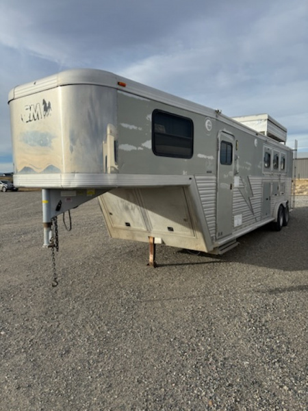 Used 2002 CM Trailers 3H LQ Horse Trailer
