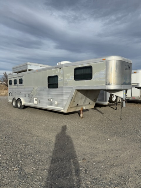 Used 2002 CM Trailers 3H LQ Horse Trailer