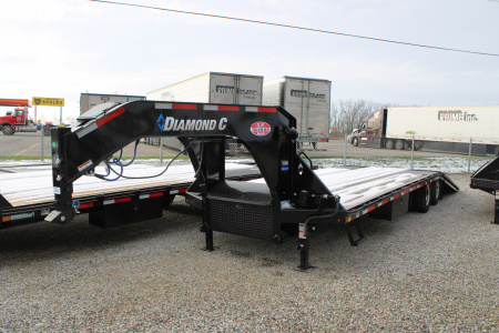 New 2026 Diamond C Trailers 32' 25K GVWR HYDRAULIC GOOSENECK Equipment Trailer
