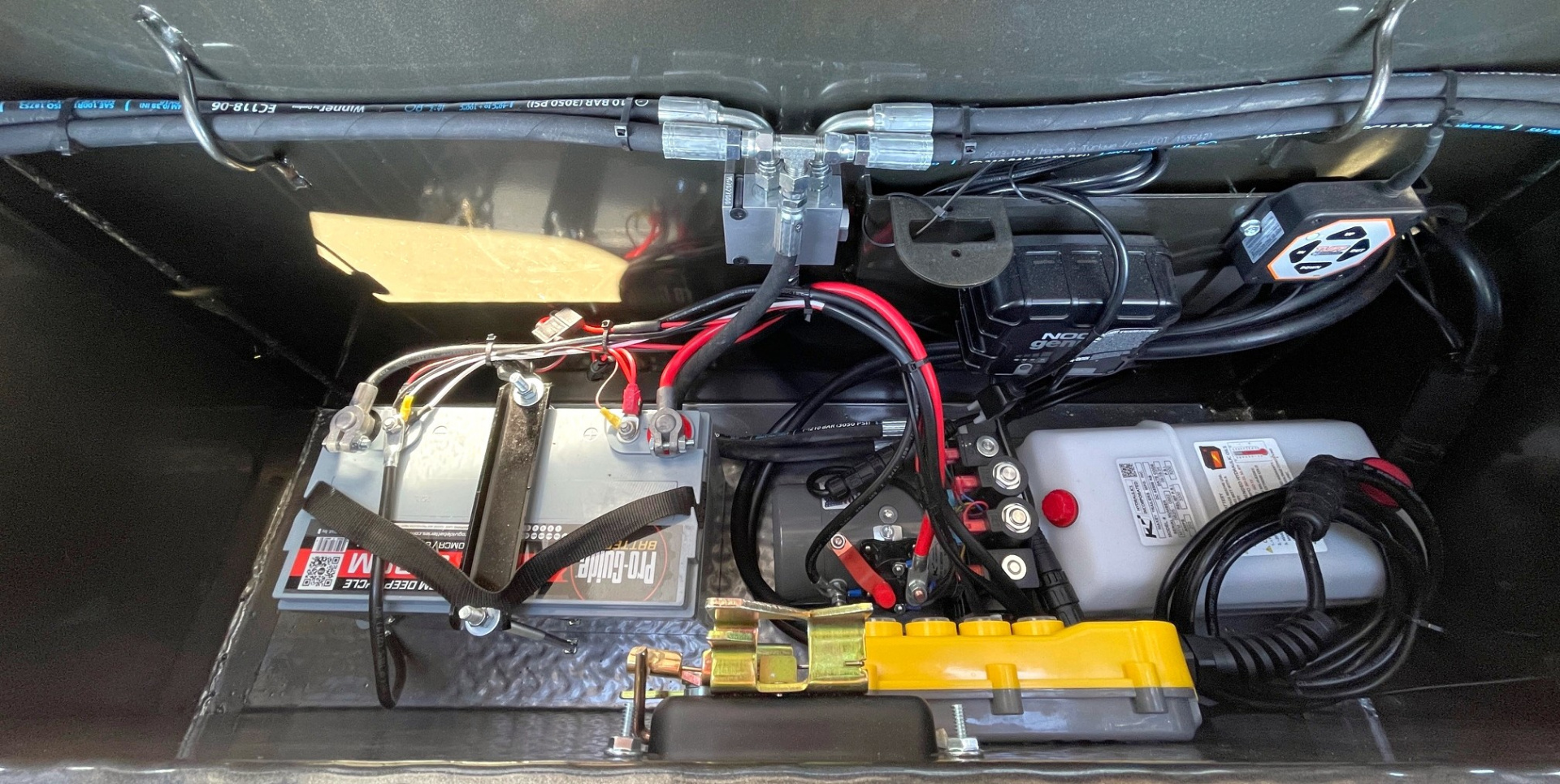 New MAXX-D YDX 102"X 32' Dual Tandem Gooseneck Flatbed Equipment Trailer w/ Hydraulic Dove & Jacks:15K Axles