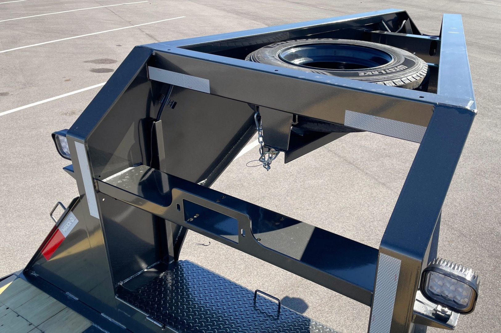 New MAXX-D YDX 102"X 32' Dual Tandem Gooseneck Flatbed Equipment Trailer w/ Hydraulic Dove & Jacks:15K Axles