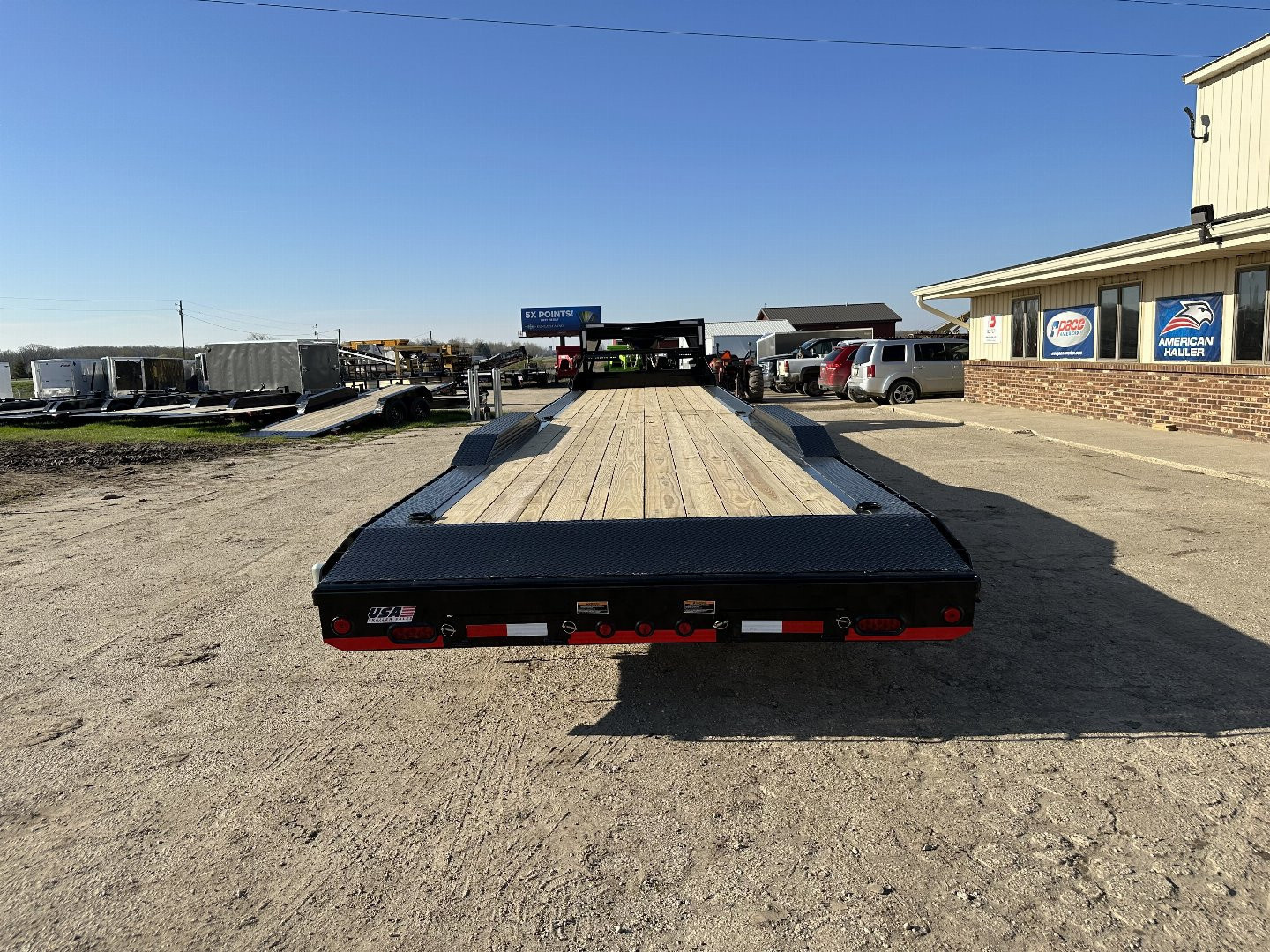 New 2026 Load Trail 102x40 Low-Pro w/Drive Over Fenders 21k Gooseneck Bodies