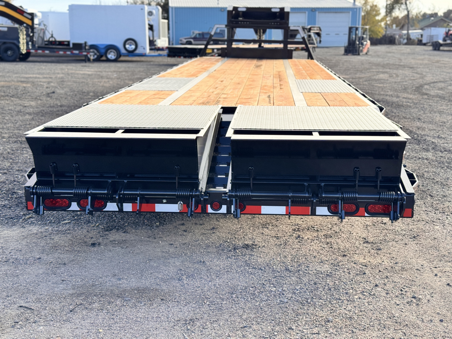 New 2026 Diamond T 8.5-32 Tandem Dual Gooseneck W/ MAXX Ramps 24K GVWR