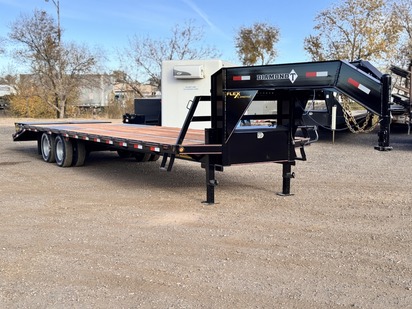 New 2026 Diamond T 8.5-32 Tandem Dual Gooseneck W/ MAXX Ramps 24K GVWR