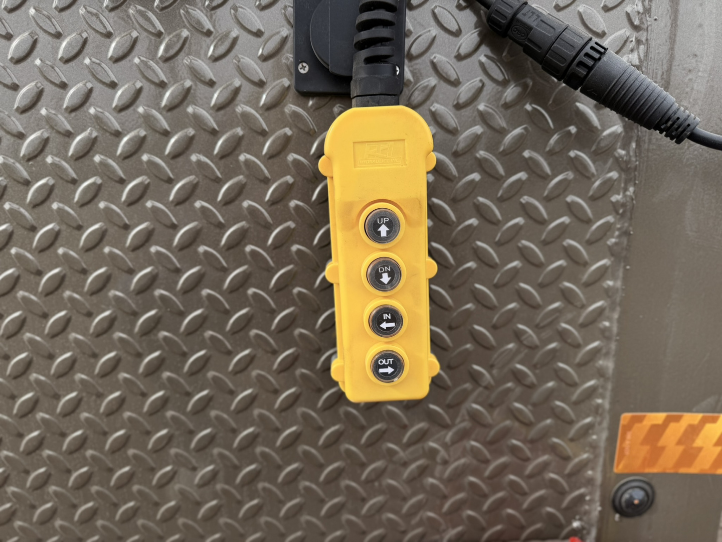 New 2026 Load Trail BLACK FRIDAY 7-24 Single Wheel Gooseneck Tilt Equipment Hauler 14K GVWR